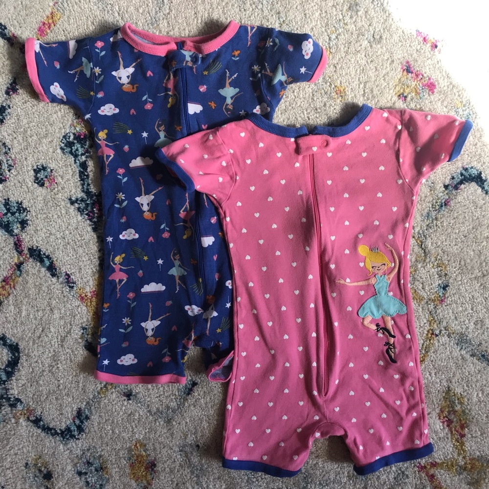 2 Carter’s pajamas size 3t